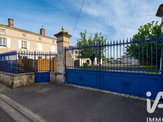 Maison à vendre 480 000 € 7 pièces 4 chambres 233 m² 2 362 m² de terrain Forges 17290