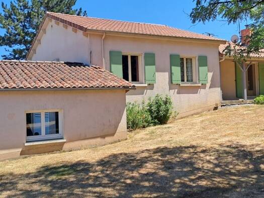 Maison de plain-pied à vendre 185 000 € 5 pièces 4 chambres 122 m² 2 030 m² de terrain Reffannes 79420