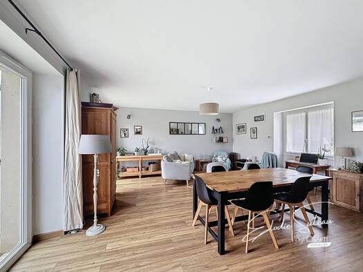 Maison à vendre 334 900 € 7 pièces 5 chambres 110 m² 5 254 m² de terrain Soulaire-et-Bourg 49460