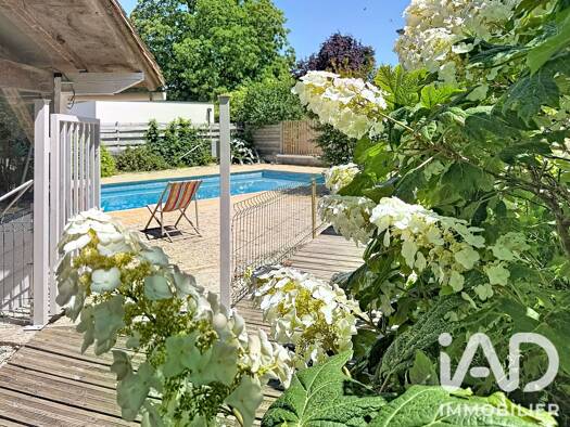 Maison de plain-pied à vendre 345 000 € 5 pièces 3 chambres 128 m² 1 325 m² de terrain Zone Urbanisee Chauray 79180