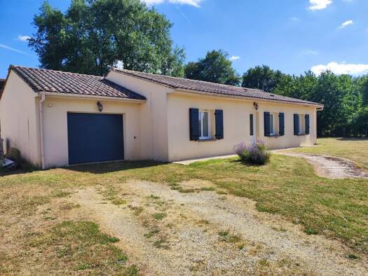 Maison à vendre 175 000 € 3 pièces 2 chambres 104 m² 1 145 m² de terrain Moulins-sur-Tardoire 16110