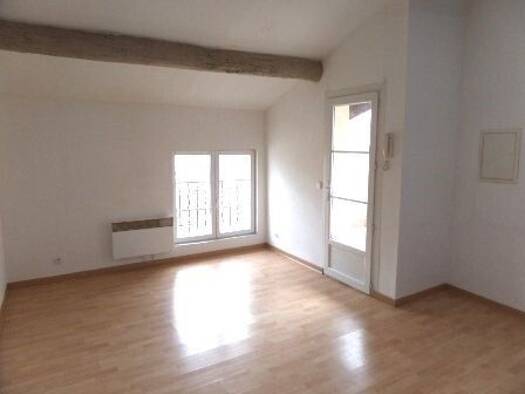 Appartement à louer 550 € 2 pièces 1 chambre 32 m² Étage 2/3 Cadenet 84160