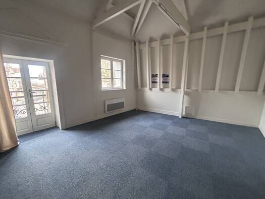 Local commercial à louer 1 545 € 110 m² de surface de vente Champ de Foire Cognac 16100