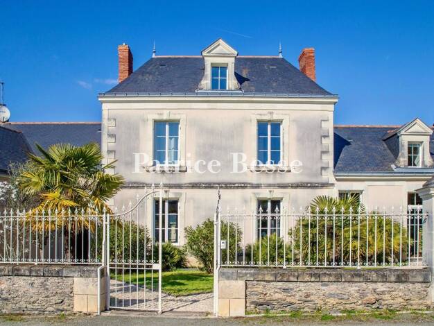 Maison à vendre 810 000 € 10 pièces 5 chambres 280 m² 1 451 m² de terrain Angers 49000