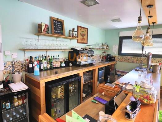 Boutique à vendre Fonds de commerce 110 000 € 4 pièces 125 m² de surface de vente Saint-Maximin-la-Sainte-Baume 83470