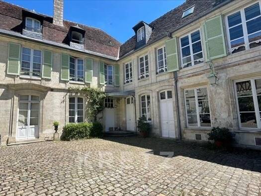 Appartement à vendre 199 000 € 4 pièces 2 chambres 123 m² Étage 1/2 Centre Ville Bourges 18000