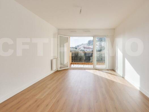 Appartement à louer 1 490 € 5 pièces 4 chambres 98 m² 1er étage Les Rascas-Les Pugets Saint-Laurent-du-Var 06700