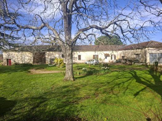 Ferme à vendre 270 000 € 6 pièces 2 chambres 109 m² 3 000 m² de terrain Ruch 33350