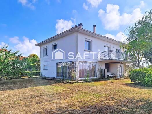Villa à vendre 278 000 € 7 pièces 3 chambres 175 m² 708 m² de terrain Mortagne-sur-Gironde 17120