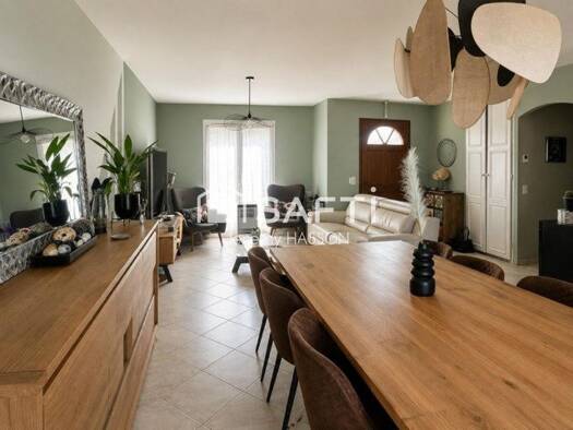 Maison de plain-pied à vendre 227 000 € 5 pièces 4 chambres 94 m² 747 m² de terrain Sainte-Gemme 17250