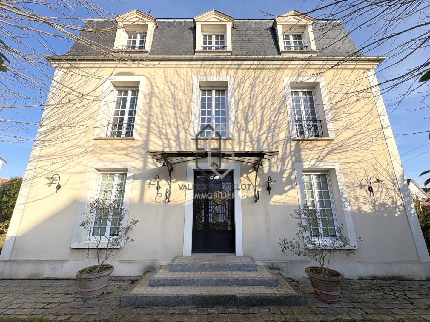 Maison à vendre, 241m², LA VARENNE SAINT HILAIRE