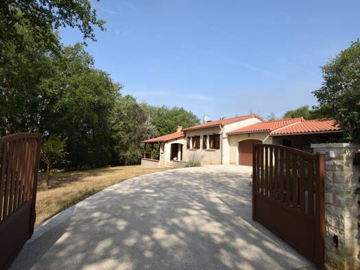 Maison à vendre 287 000 € 5 pièces 4 chambres 138 m² 8 600 m² de terrain Saint Géry-Vers 46090