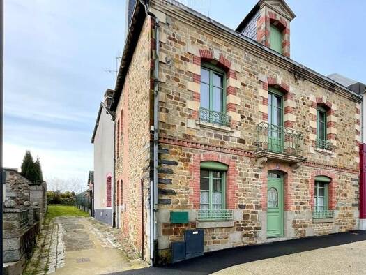 Maison à vendre 97 125 € 4 pièces 3 chambres 114 m² 241 m² de terrain La Guerche-de-Bretagne 35130