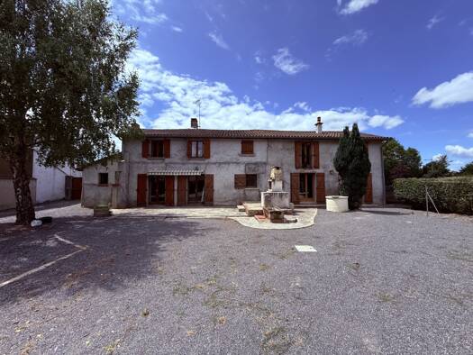 Maison à vendre 189 000 € 6 pièces 3 chambres 185 m² 1 790 m² de terrain St Priest Bramefant 63310