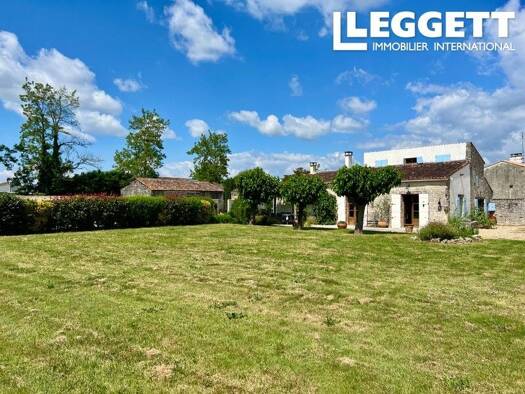 Maison à vendre 402 800 € 9 pièces 4 chambres 180 m² 2 337 m² de terrain Geay 17250