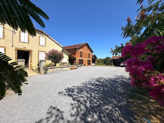 Maison à vendre 215 000 € 5 pièces 4 chambres 165 m² 6 746 m² de terrain Le Houga 32460