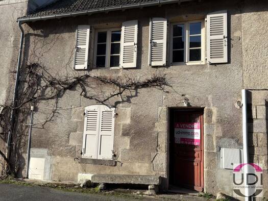 Maison à vendre 35 000 € 3 pièces 2 chambres 74 m² 438 m² de terrain Sainte-Feyre 23000