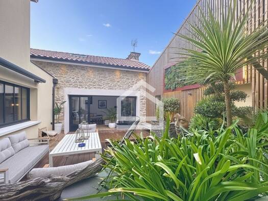 Maison à vendre 500 000 € 6 pièces 4 chambres 205 m² 246 m² de terrain Cérons 33720