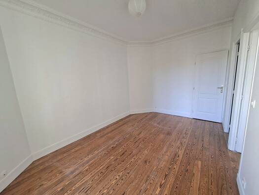 Appartement à louer 1 050 € 3 pièces 2 chambres 56 m² Étage 1/3 Centre Brunoy 91800