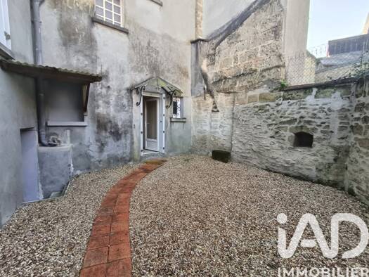 Maison de ville à vendre 137 000 € 6 pièces 4 chambres 131 m² 116 m² de terrain Nord Doué-en-Anjou 49700