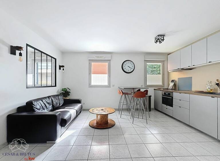Appartement à vendre 245 000 € 2 pièces 1<br/>chambre 43 m²<br/>superficie Vaise-Rochecardon-Industrie Lyon 9ème 69009