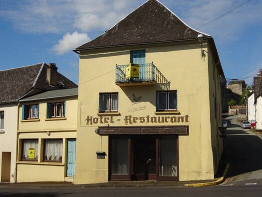 Local commercial à louer 300 € 134,7 m² de surface de vente Herment 63470