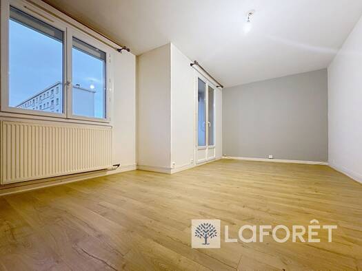 Appartement à louer 750 € 3 pièces 2 chambres 61 m² Étage 3/7 Montbernier Bourgoin-Jallieu 38300