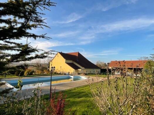 Maison à vendre 229 000 € 8 pièces 4 chambres 170 m² 4 300 m² de terrain St Pierre la Noaille 42190