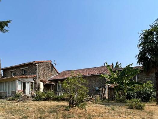 Maison à vendre 149 450 € 12 pièces 6 chambres 195 m² 1 771 m² de terrain La Bazeuge 87210