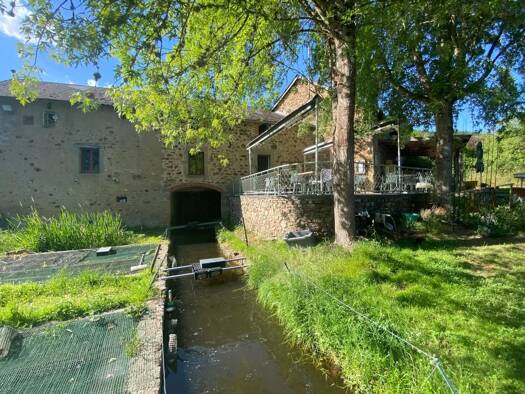 Propriété à vendre 429 000 € 6 pièces 5 chambres 160,81 m² 10 968 m² de terrain La Petite-Verrière 71400