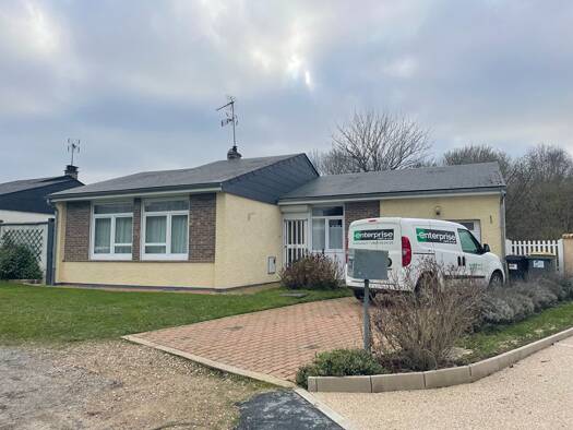 Maison de plain-pied à louer 895 € 4 pièces 2 chambres 81 m² 552 m² de terrain Normanville 27930