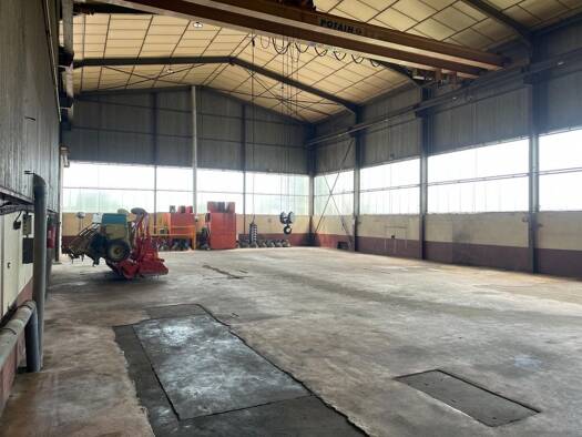 Entrepôt à louer 1 650 € 340 m² d'espace de stockage Saint-Firmin 71670