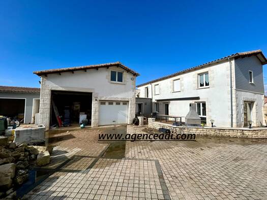 Maison à vendre 234 000 € 7 pièces 4 chambres 195,05 m² 928 m² de terrain La Crèche 79260