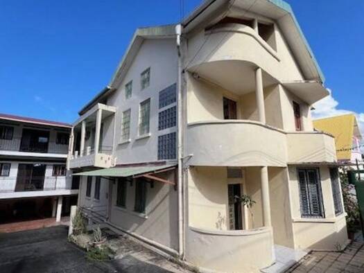 Maison à vendre 528 120 € 11 pièces 9 chambres 400 m² 481 m² de terrain Fort-de-France 97200