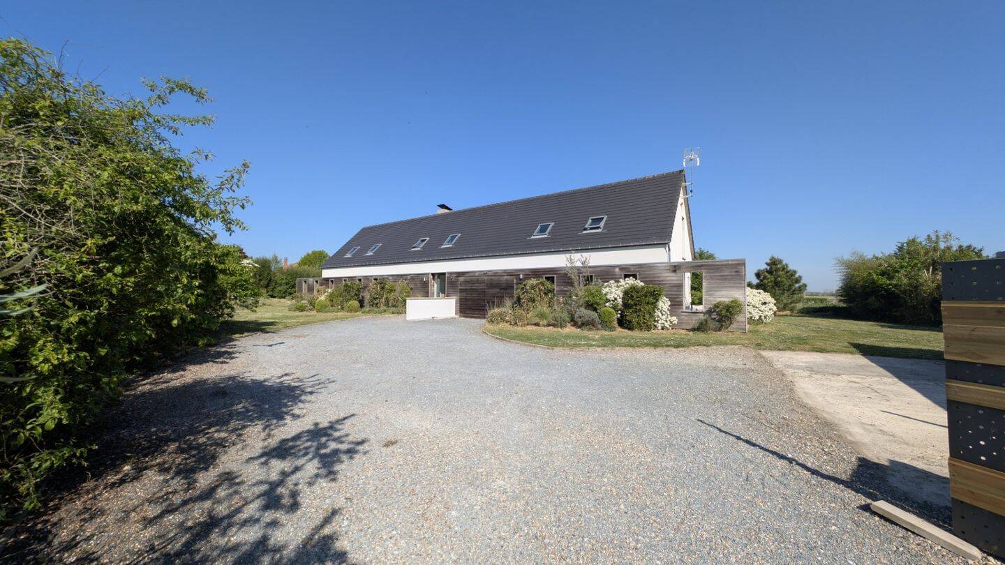 Maison à vendre, 208m², SAINT QUENTIN EN TOURMONT