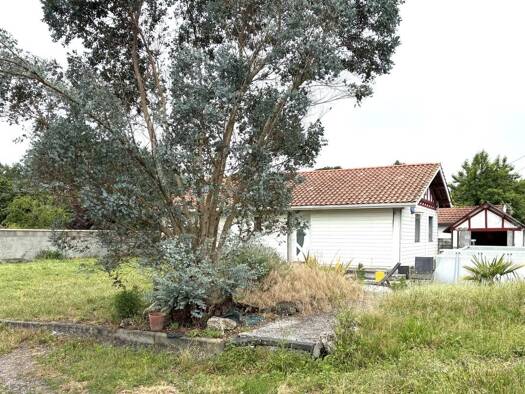 Maison de ville à vendre 299 000 € 5 pièces 3 chambres 92 m² 976 m² de terrain Centre et Ouest Le Pian-Médoc 33290