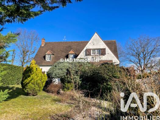 Maison à vendre 580 000 € 9 pièces 5 chambres 218 m² 859 m² de terrain Mairie Sainte-Geneviève-des-Bois 91700