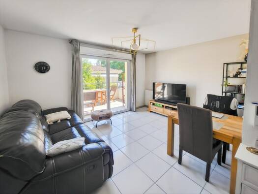 Appartement à vendre 235 000 € 2 pièces 1 chambre 37,6 m² 3 étages Sud Bouc-Bel-Air 13320