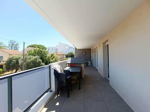 Appartement à vendre 244 000 € 3 pièces 2 chambres 70 m² Étage 1/3 Carraire Miramas 13140