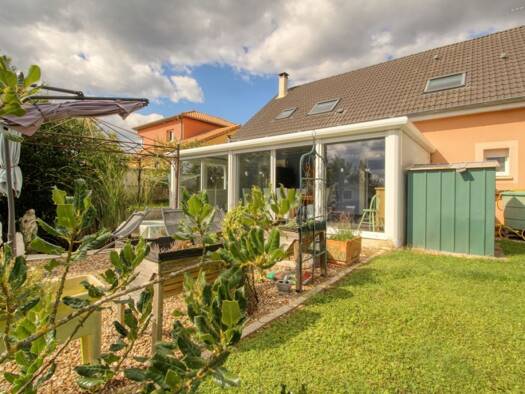 Pavillon à vendre 349 000 € 7 pièces 4 chambres 180 m² 812 m² de terrain Filstroff 57320