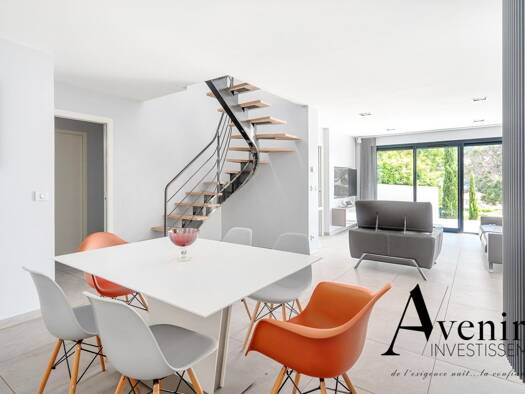 Maison à louer 2 300 € 3 pièces 2 chambres 116 m² 900 m² de terrain Est Saint-Cyr-au-Mont-d'Or 69450