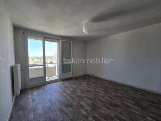 Appartement à vendre 69 000 € 3 pièces 2 chambres 55,48 m² Étage 8/8 Les Blaches-Les Champs Montélimar 26200