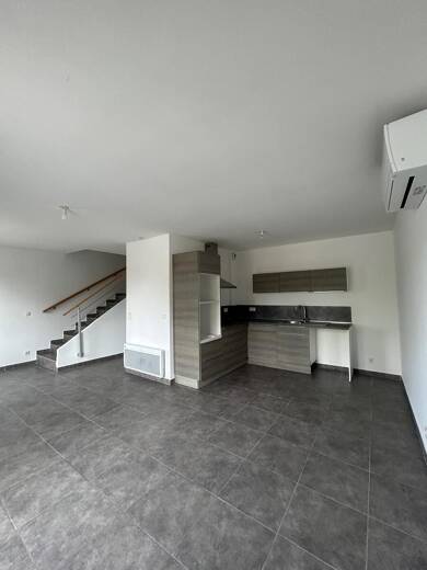 Appartement à louer 1 009 € 3 pièces 2 chambres 68,4 m² RDC/4 Vidauban 83550