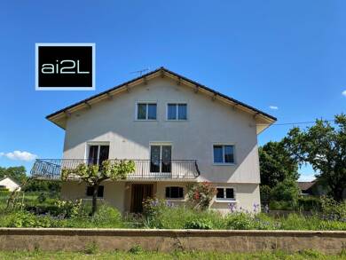 Maison à vendre 217 000 € 8 pièces 7 chambres 136,1 m² 700 m² de terrain Clairvaux-les-Lacs 39130