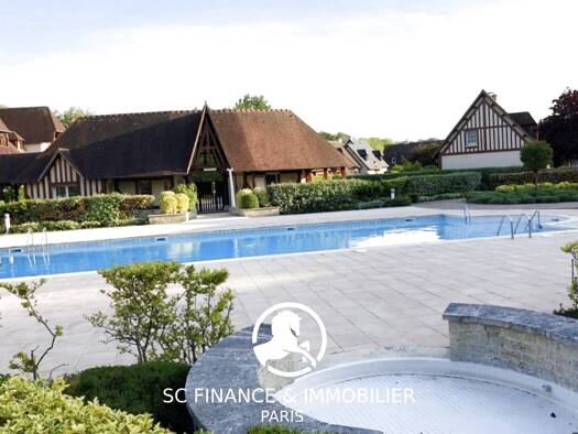 Appartement à louer 1 190 € 2 pièces 1 chambre 47 m² Dernier étage, Étage 2/2 Deauville 14800