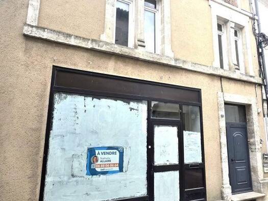 Local commercial à vendre 147 500 € 200 m² de surface de vente Nord Barbezieux-Saint-Hilaire 16300