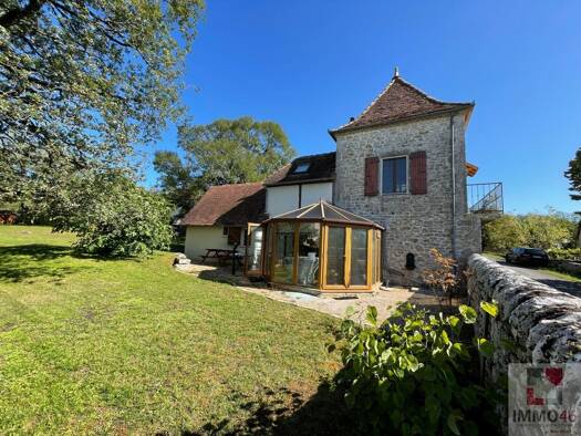 Maison de ville à vendre 243 800 € 5 pièces 2 chambres 87 m² 1 849 m² de terrain Gramat 46500