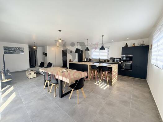 Maison de plain-pied à vendre 265 000 € 4 pièces 3 chambres 104,45 m² 441 m² de terrain Cruzy 34310