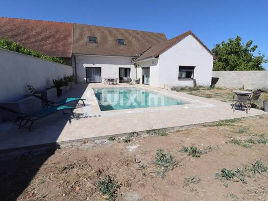 Maison à vendre 447 000 € 8 pièces 4 chambres 205 m² 2 580 m² de terrain Épervans 71380
