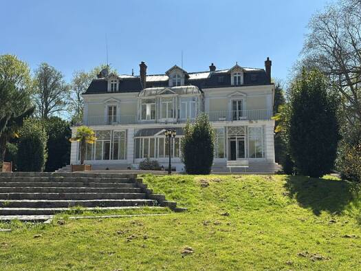Villa à vendre 3 700 000 € 20 pièces 10 chambres 1 200 m² 35 000 m² de terrain Rubelles 77950